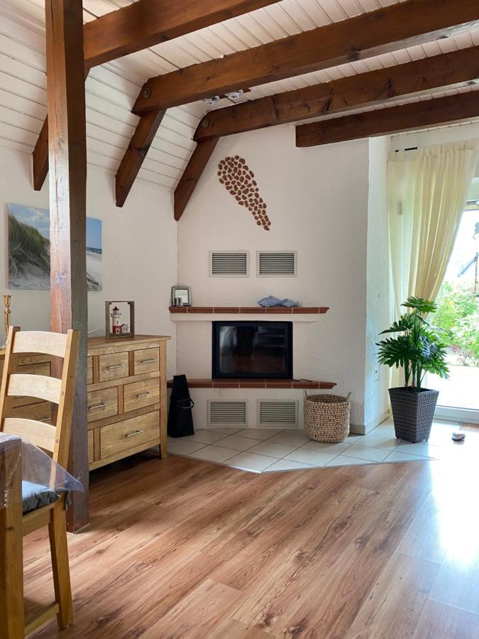 Ferienhaus Robbe Dorum エクステリア 写真